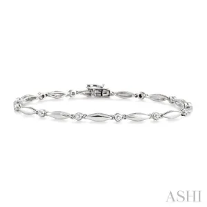 1/4 Ctw Boat Shape Round Cut Diamond Bracelet in 10K White Gold