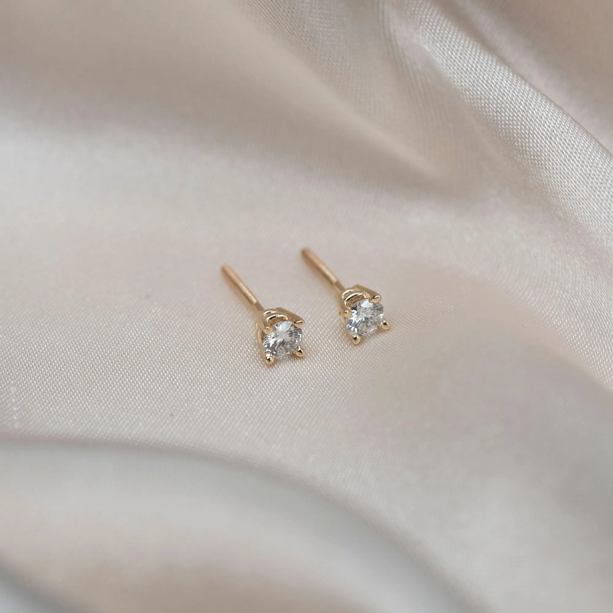 14k Round Diamond Studs