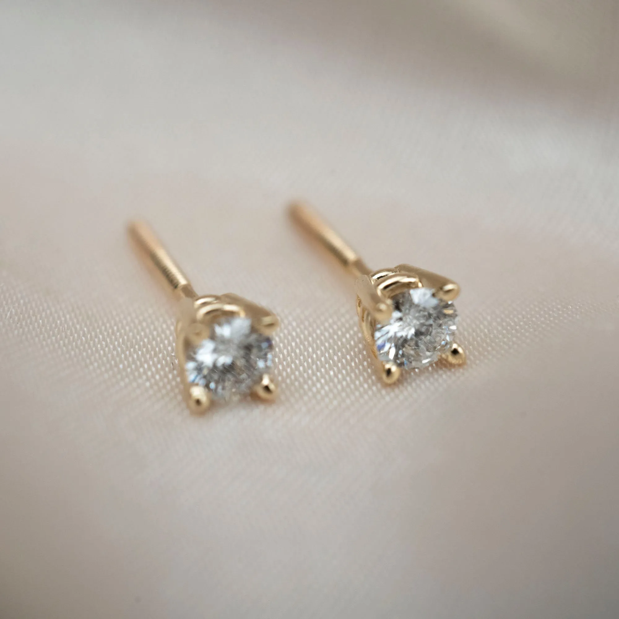 14k Round Diamond Studs