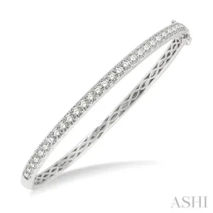 2 Ctw Round Cut Diamond Bangle in 14K White Gold