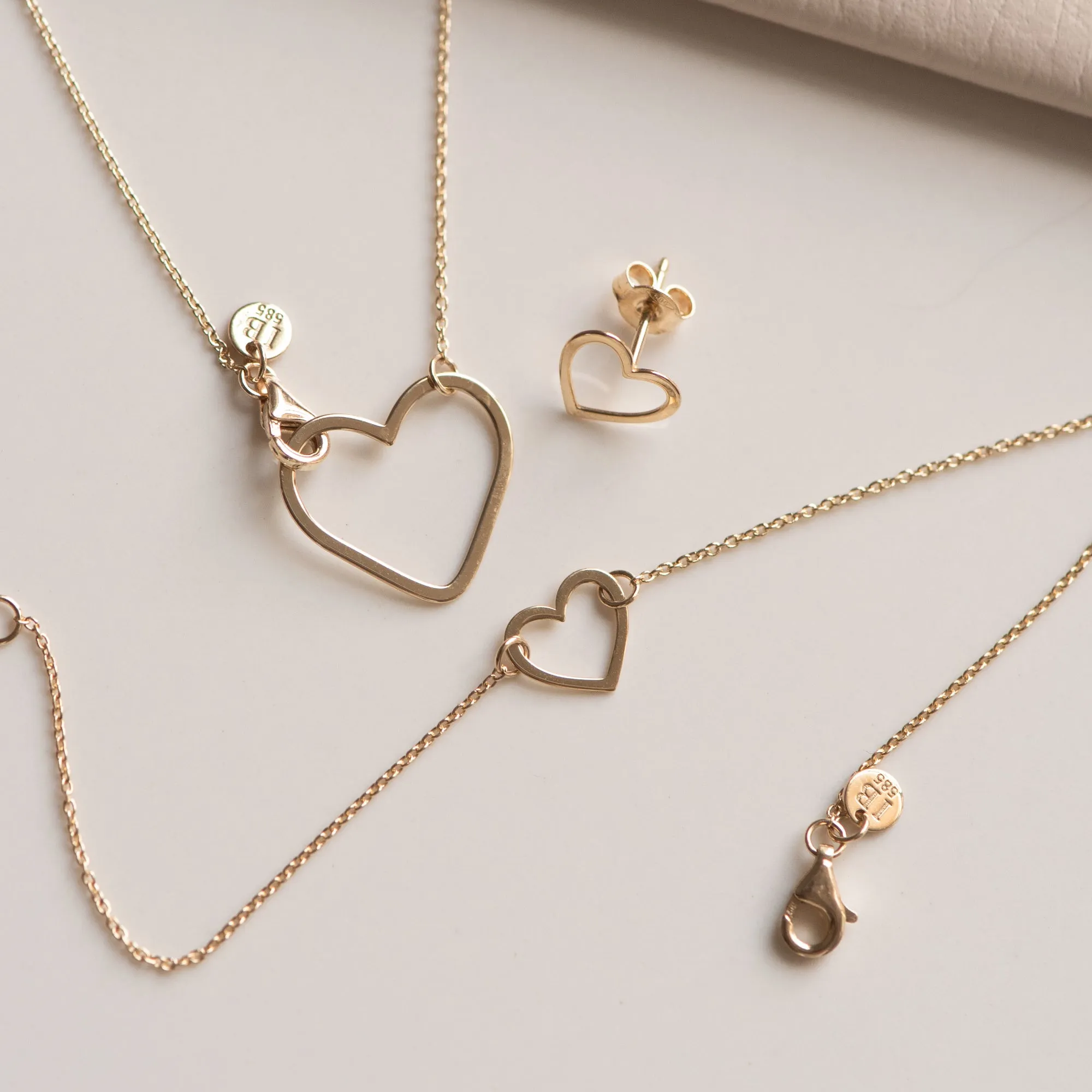 Belleville Amore 14 karat gold necklace with heart