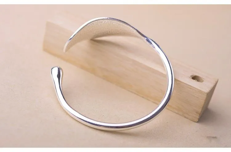 Plated Leaf Charm Bangle