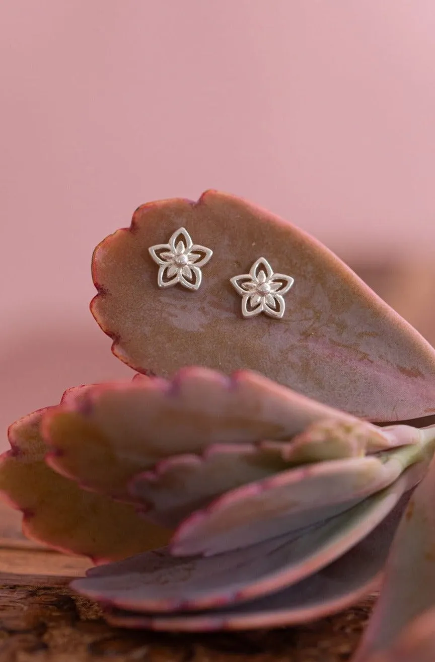 Tapa Flower Studs